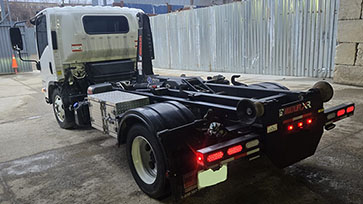 Multilift XR7L Pre-owned Hooklift on Isuzu Truck Work-Ready Package for Sale